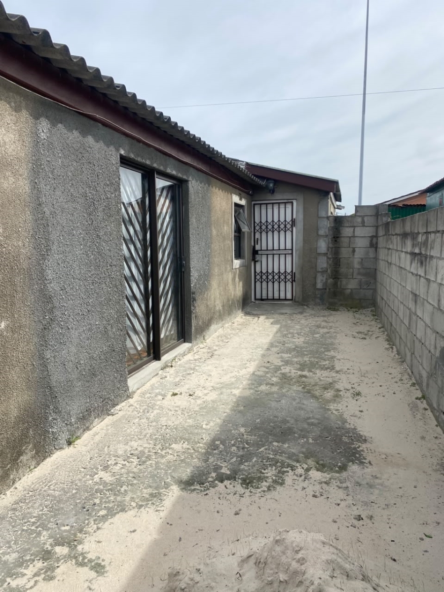 4 Bedroom Property for Sale in Umrhabulo Triangle Western Cape